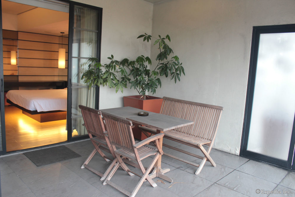 Soleste Suites Quezon City Exterior foto